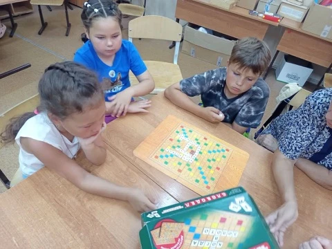 🔬 День науки и экспериментов в пришкольном лагере: юные исследователи в действии!
Сегодня в нашем л