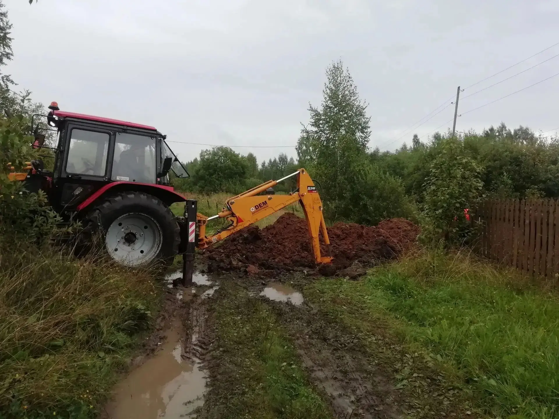 Ремонтные работы на сетях водоснабжения д. Лужайки. Работа по заявкам.