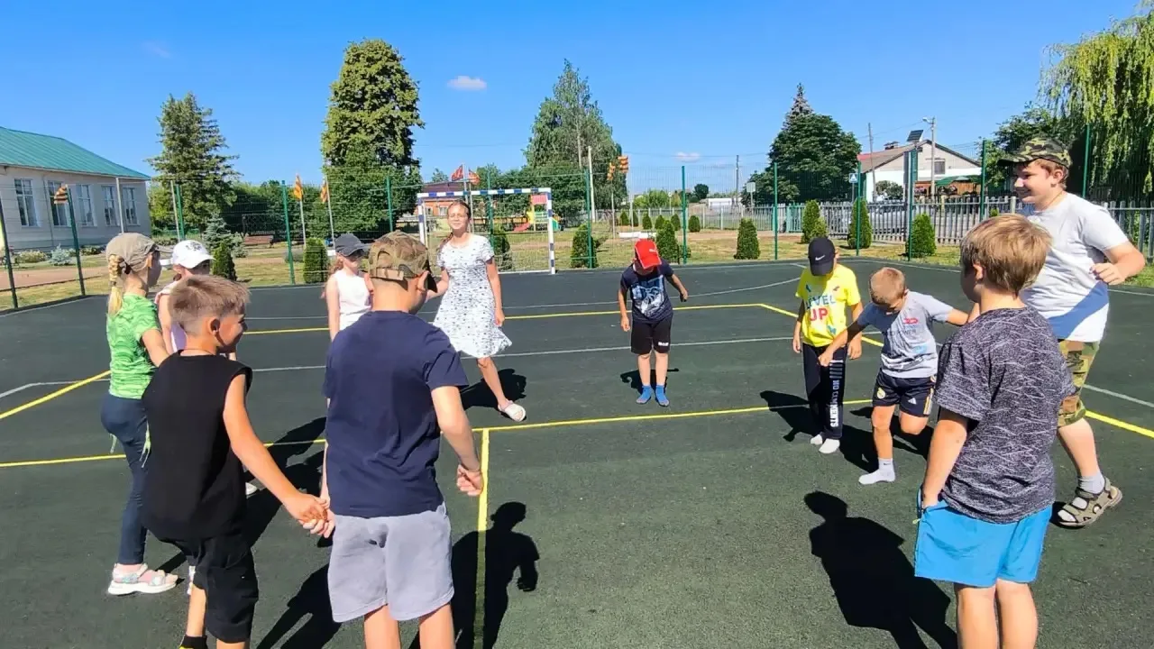 🤝 День дружбы, поход в Храм и секреты древнего искусства: День 16 в нашем лагере! ✨

Вчерашний день