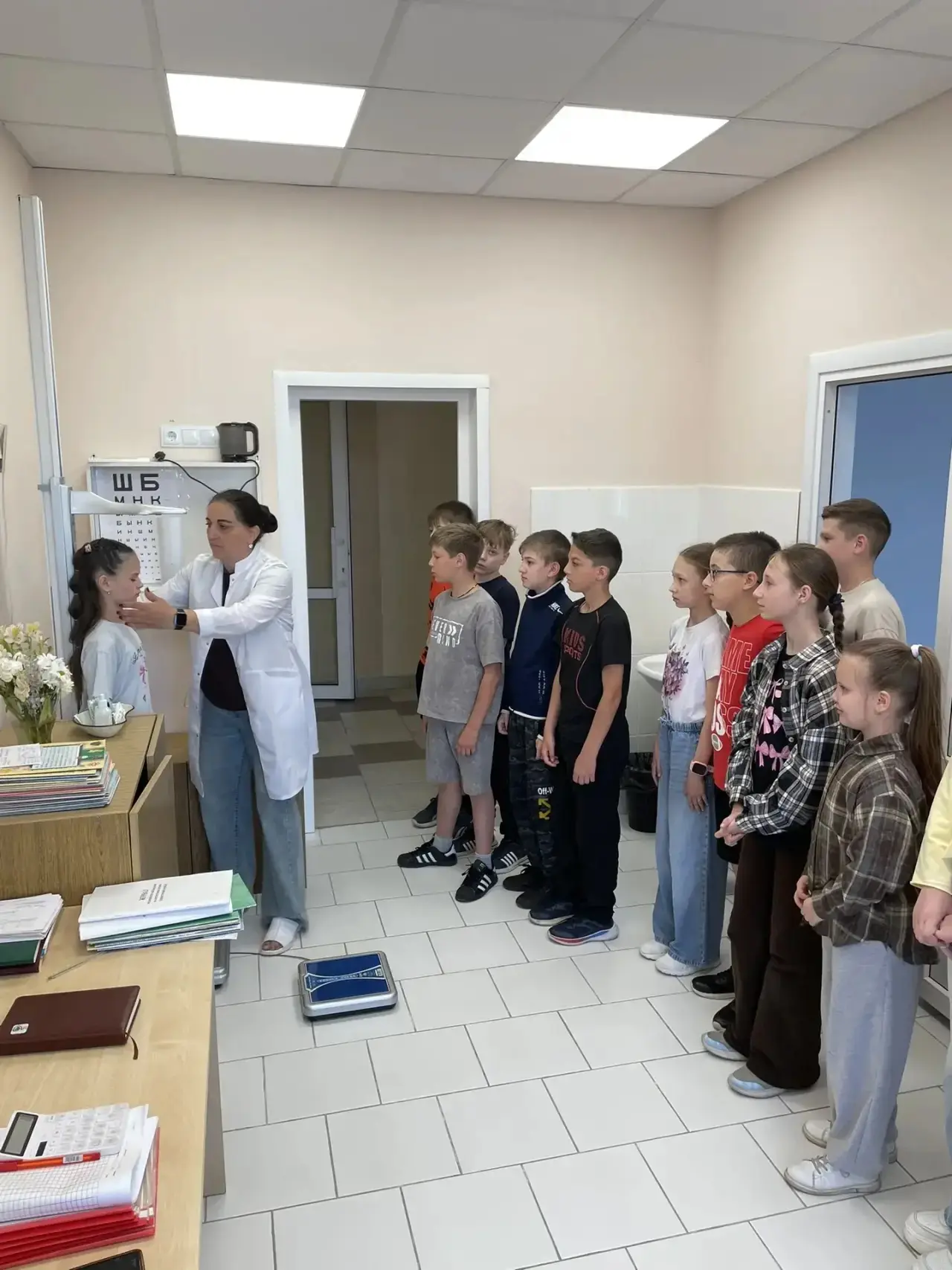 В лагере "Улейград" 153 ребёнка. Все посещают лагерь. Наша медсестра Раиса Ониковна, вн...