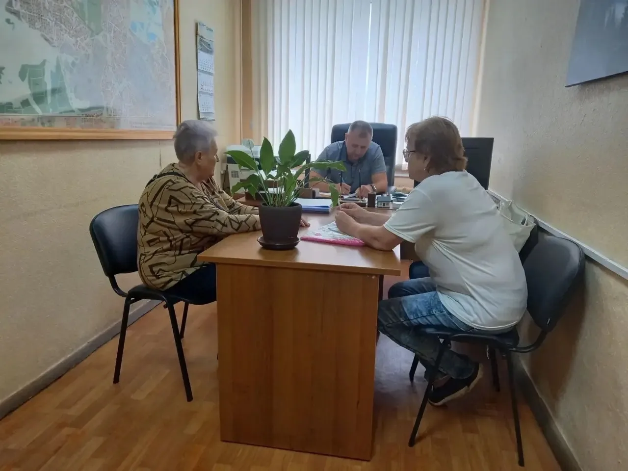 🏢 Приём жителей в УК: всегда на связи!Заместители директора управляющей компании регул...