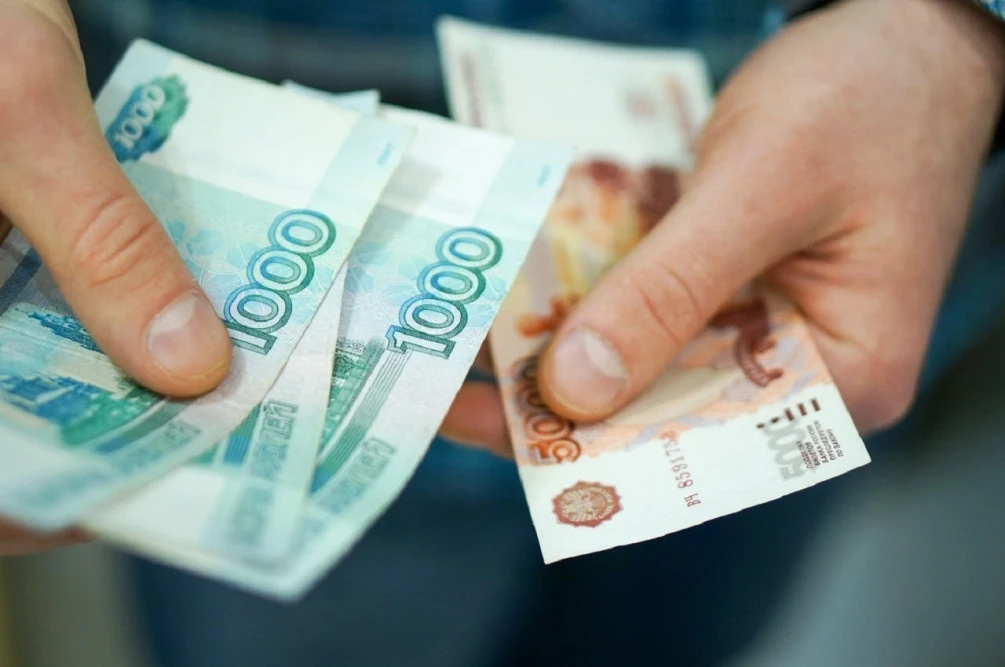 Чтобы ежемесячно получать 400 тысяч рублей, нужно положить на вклад 34–47 млн рублей
