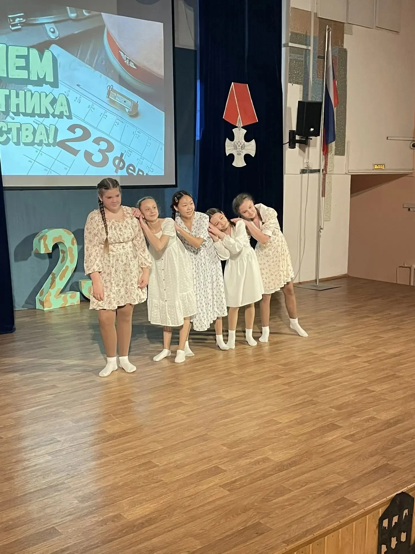 🎉💙 Концерт, посвященный Дню защитника Отечества, прошел в нашей школе и подарил нам невероятные эмоц