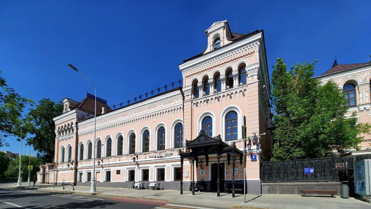 Главный дом городской усадьбы А.Е. Замятина

📌 Особняк был построен во второй половине XVIII века д