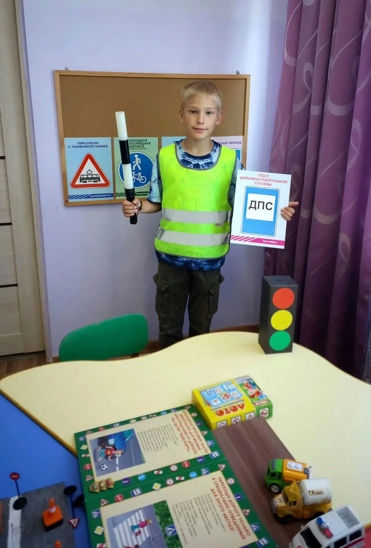 🚦Познавательный час по правилам дорожного движения «Дорожный патруль» прошёл 15 август...