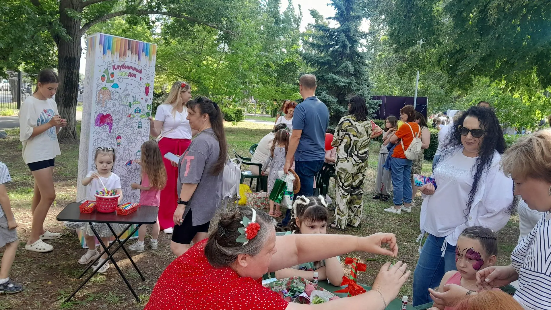 🍓🎨 Арт площадка «Клубничное вдохновение»: творчество, улыбки и море клубничного настроения!

В рам