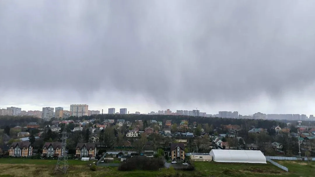 Облачная с прояснениями погода ожидается в Подмосковье в пятницу, 15 мая  Днем воздух прогреется от 