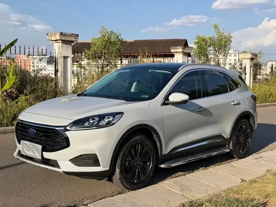 Ford Escape 
2.0T, 248 л.с., АКПП, 4WD
Год выпуска: 2024
Пробег 28 т.км
Хорошее состояние автомобиля