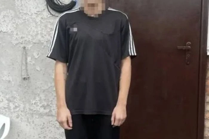 22-летний житель Шахт украл у матери золотые серьги и 15 тысяч рублей