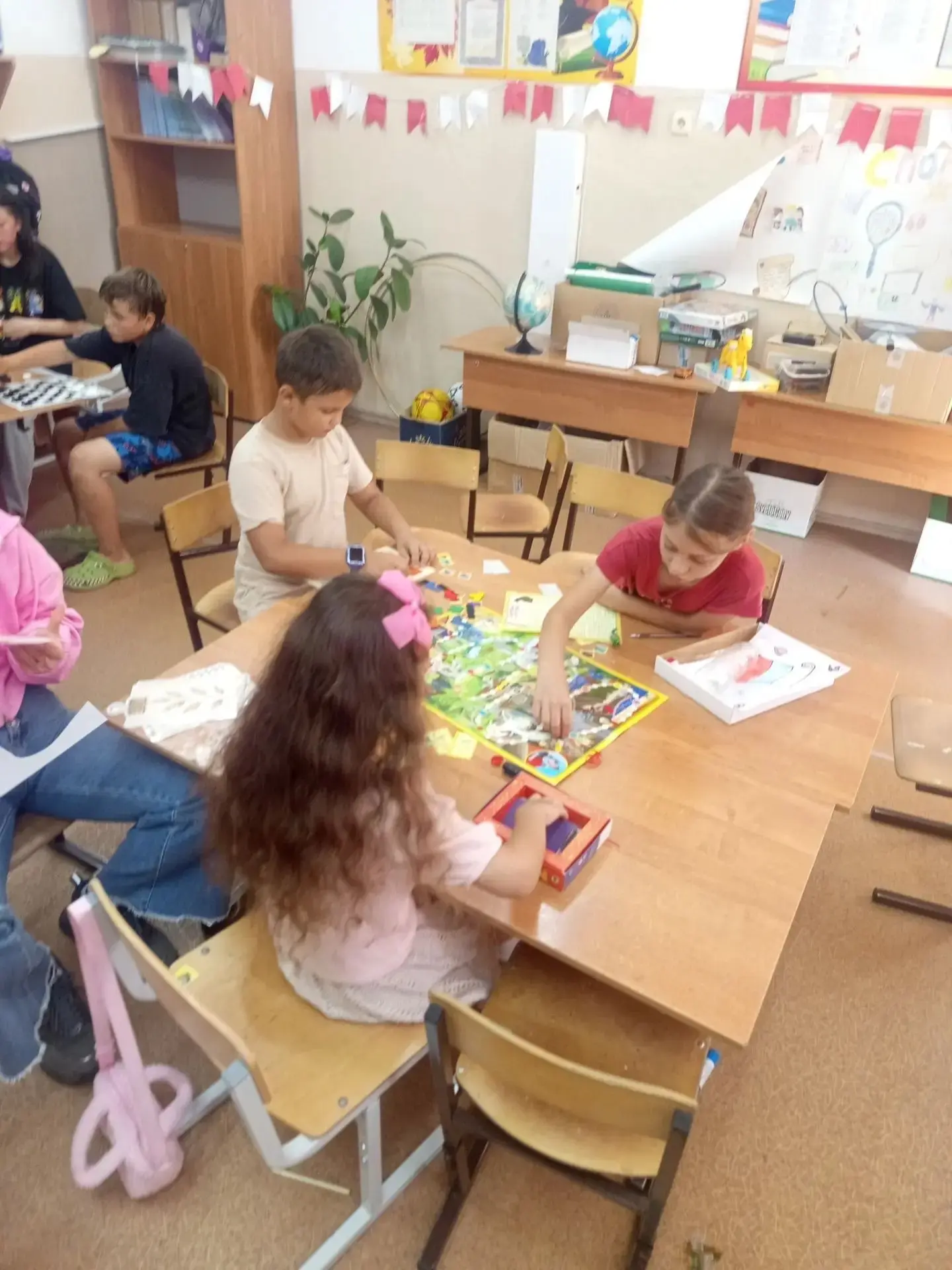 🎓 День профессий в пришкольном лагере! 🎓
Сегодня в нашем лагере ребята заглянули за кулисы школьно