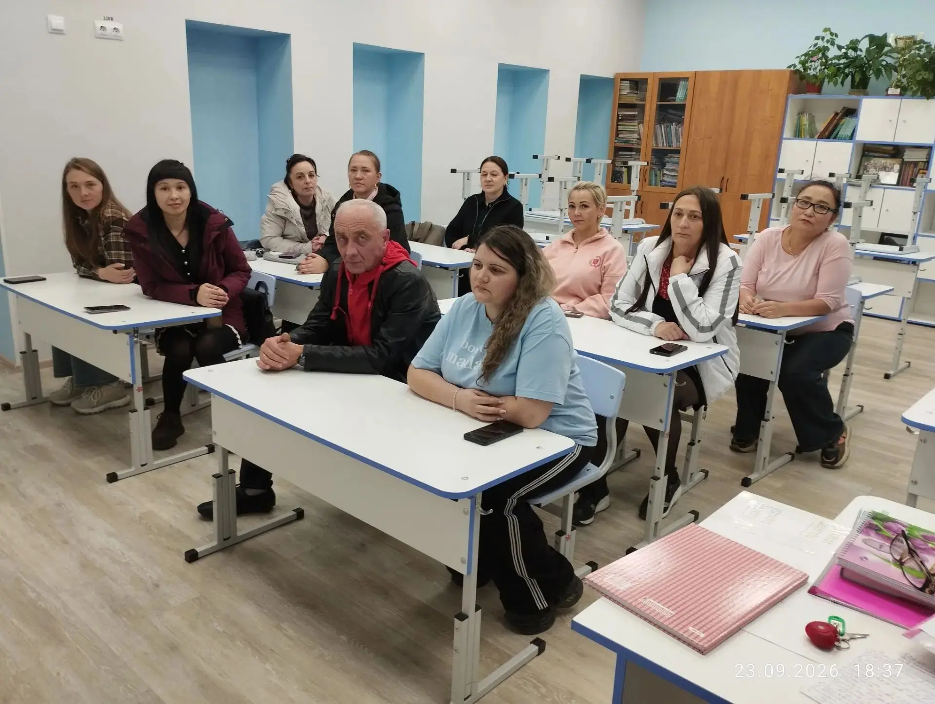 📅 Важный диалог с родителями: 23 сентября в 8 классе прошло тематическое собрание о ре...