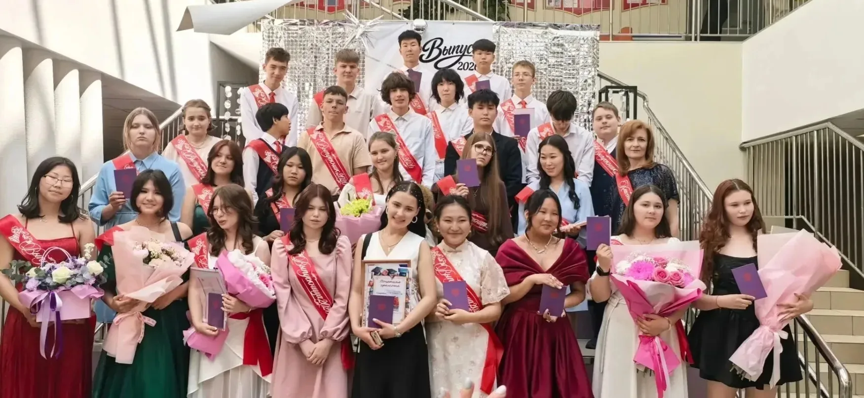 󴰠В добрый путь, выпускники 2026! 🎓