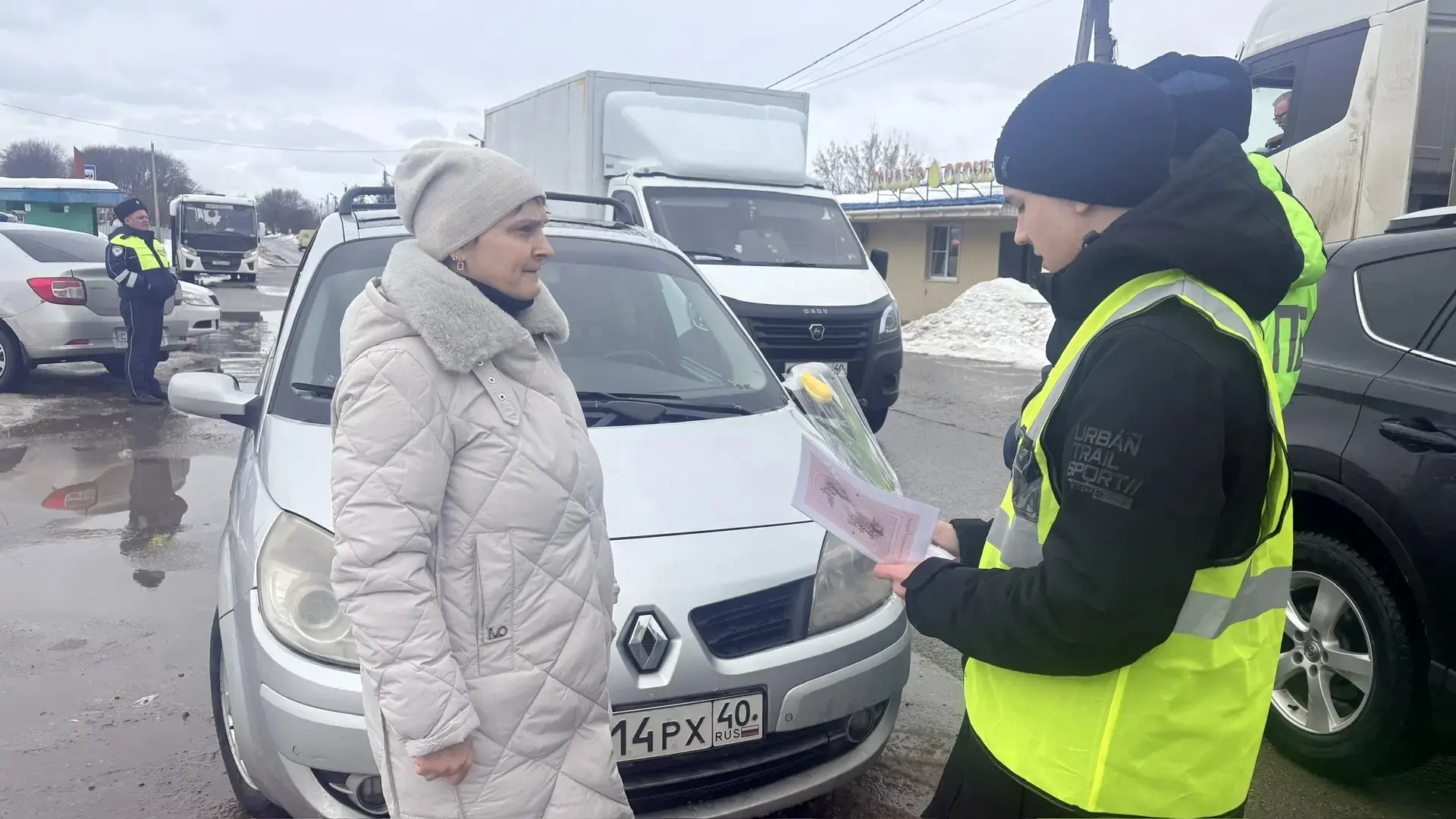 В преддверии Международного женского дня волонтёры нашей школы приняли участие в районной акции «Мам