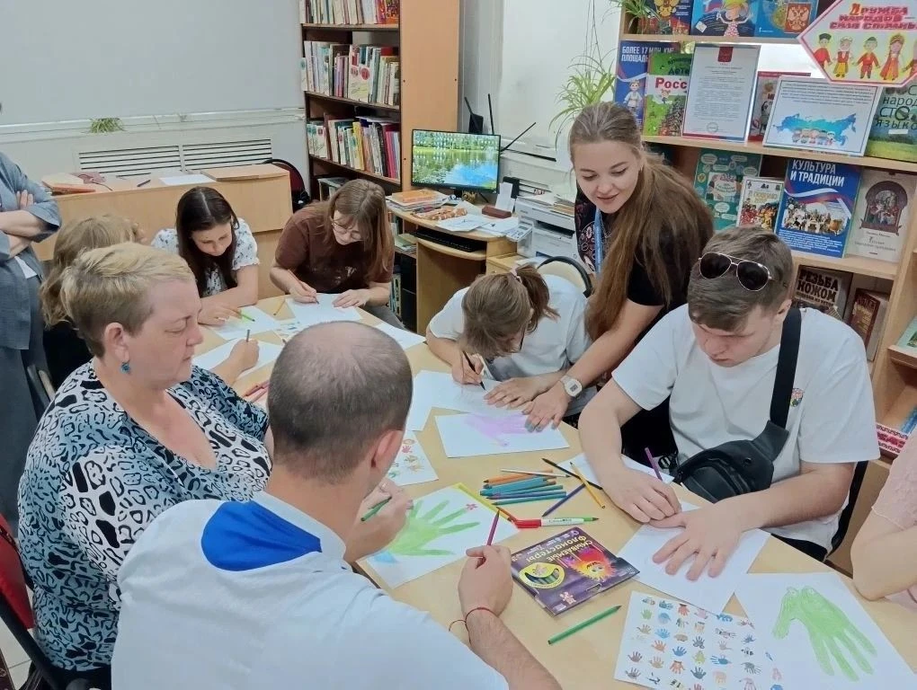 3 июня, на базе Межпоселенческой центральной библиотеки посёлка Каменоломни сотрудники ...
