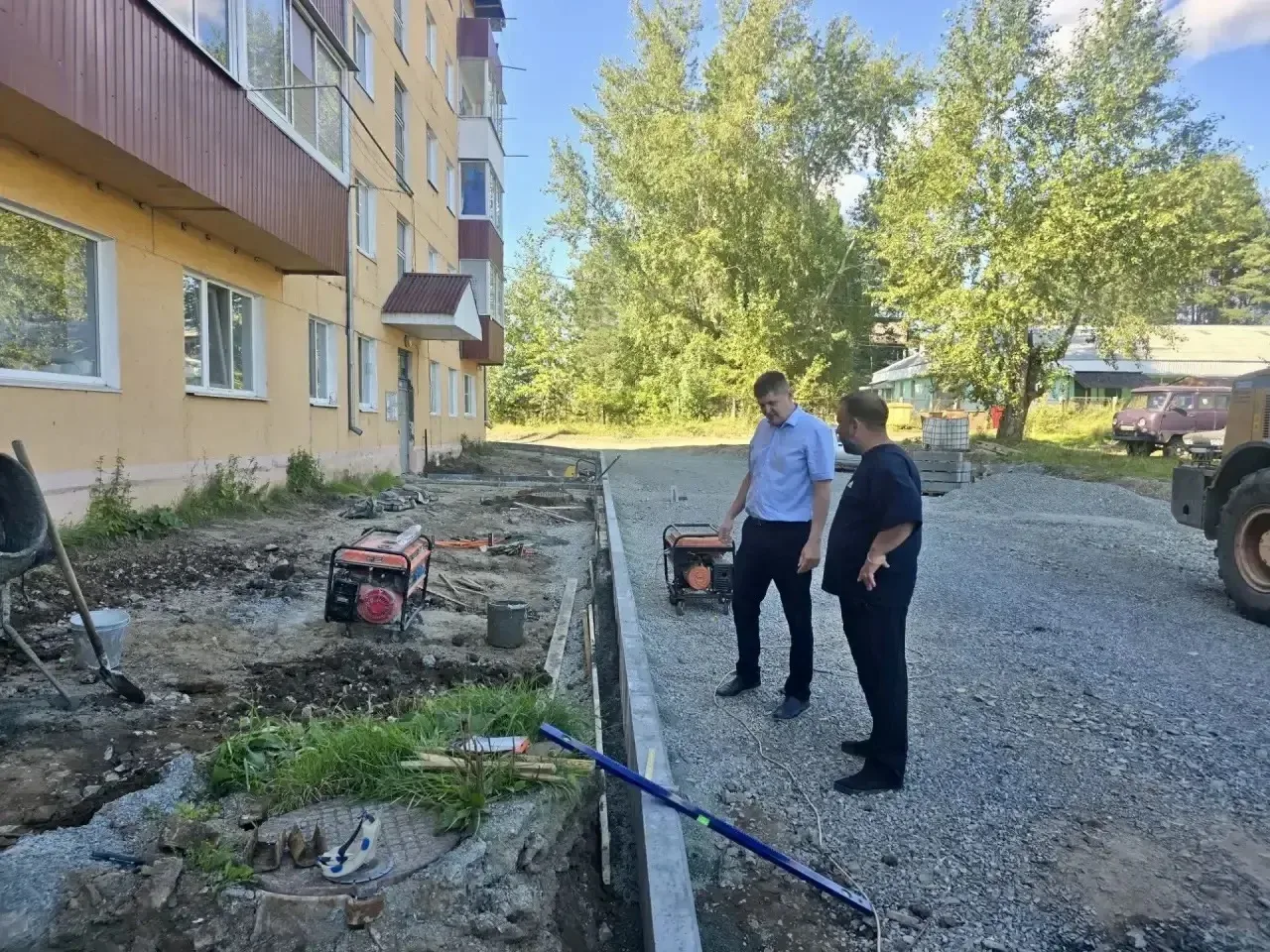 ✅ В Ивделе начали ремонт дворового проезда по улице Советской.
