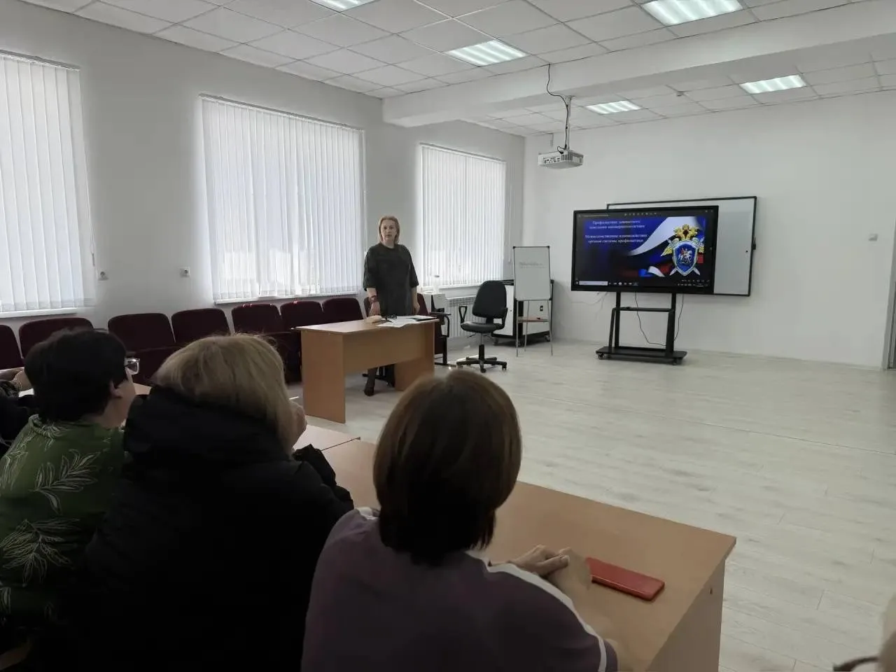 Сотрудники следственного управления провели занятия для руководителей образовательных учреждений по 