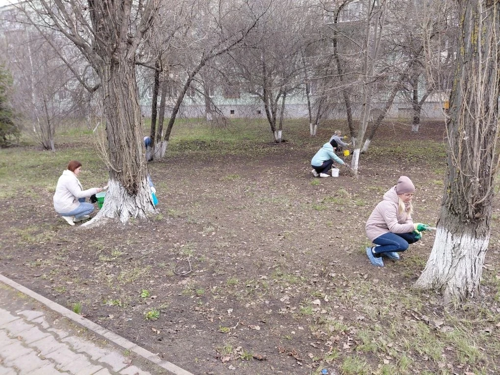 СУББОТНИК В МБОУ "СОШ N3": ВКЛАД В ЧИСТОТУ И УЮТ 🌿🌿🌿🌿🌿🌿🌿🌿🌿🌿  ☘️Чистота начинается с нас: 💪 Коллектив