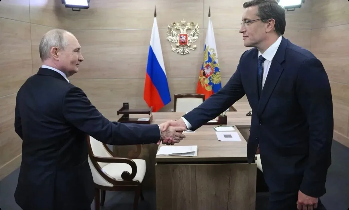 Глеб Никитин поздравил Владимира Путина с днем рождения.