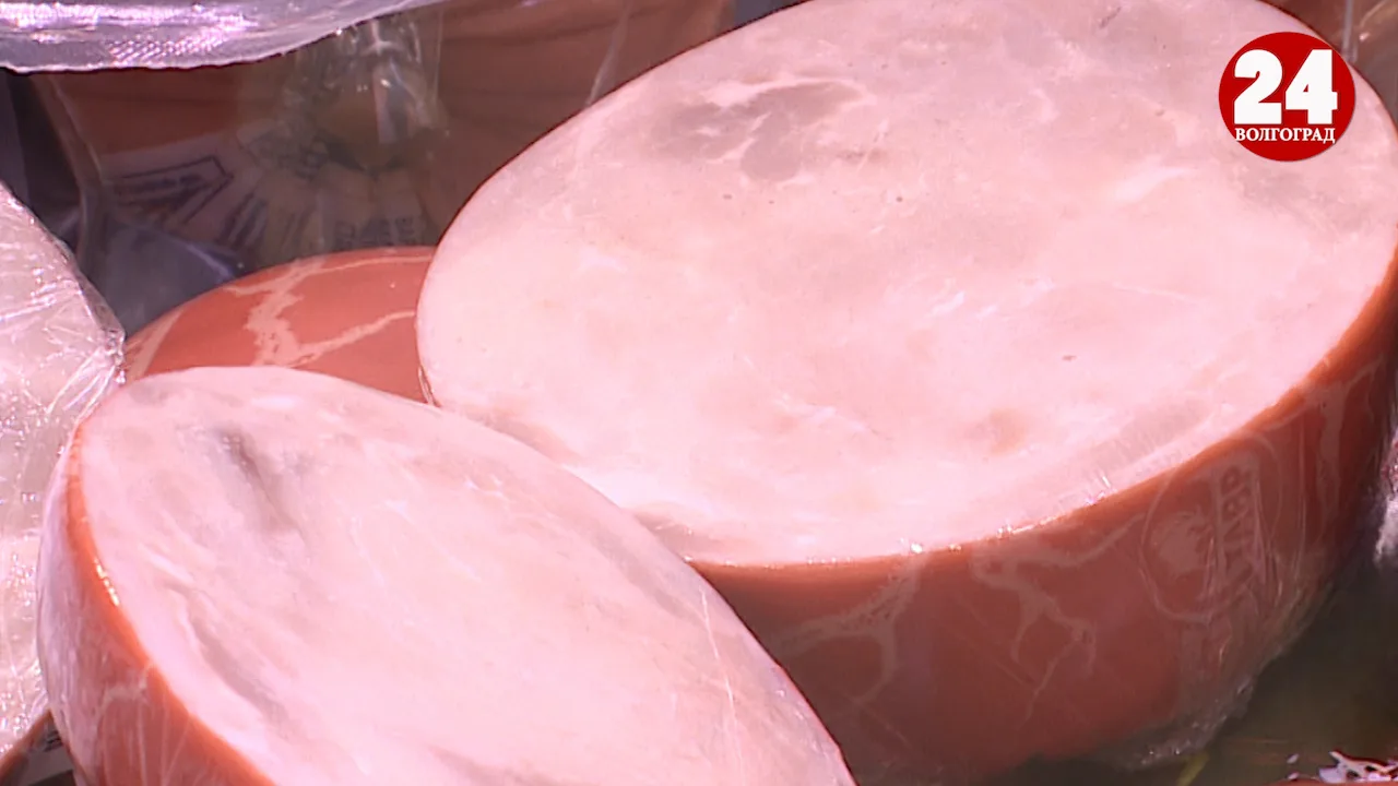 Волгоградского бизнесмена оштрафовали за продажу небезопасной мясной и молочной продукции