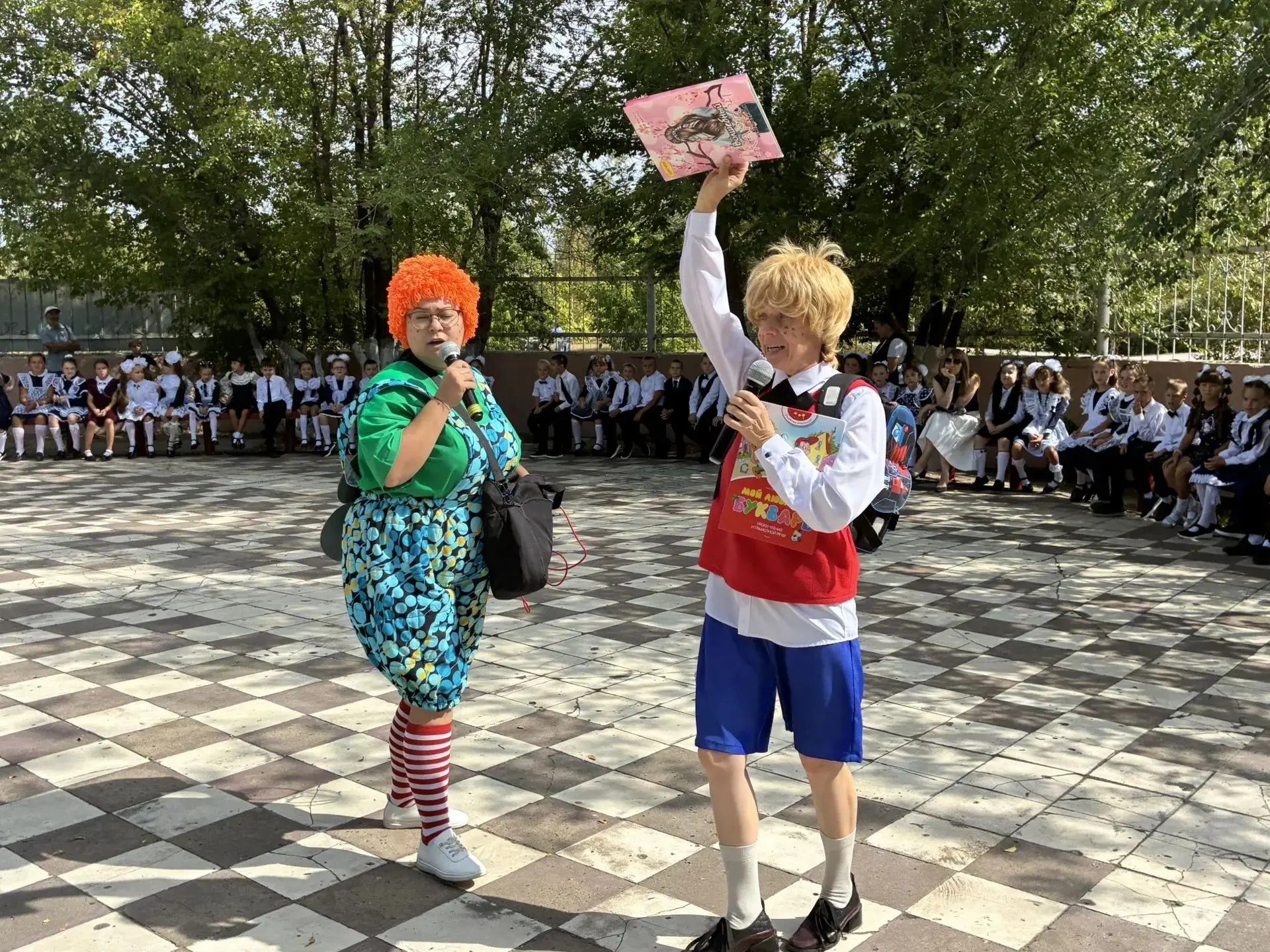 Весёлой игровой программой учеников начальной школы  школы N1 п. Степное порадовали сег...