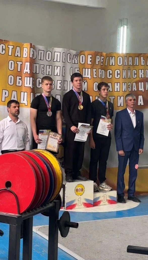 Студенты СКГМИ успешно выступили на первенстве Ставропольского края по пауэрлифтингу.   15-17 мая в 