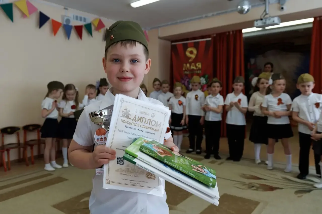 🎖️ Никто не забыт, ничто не забыто  💫 В старшей группе детского сада «Росток» прошло праздничное мер