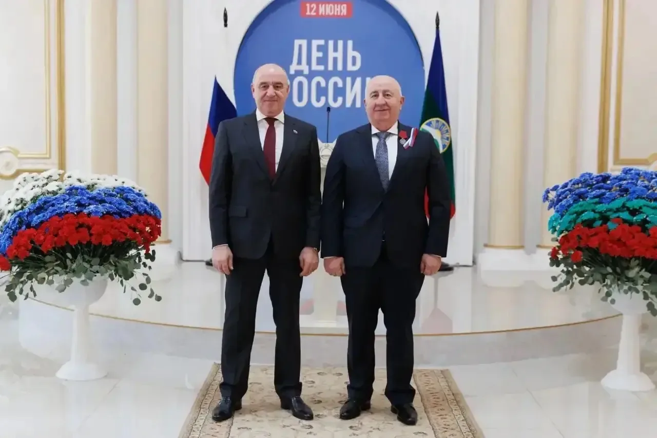 🇷🇺 Вручение госнаград, первый в КЧР стеклянный мост, фестивали и концерты: как респуб...