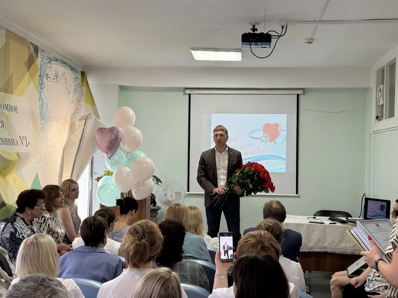 Сегодня мы говорим «Спасибо» тем, 
кто каждый день спасает жизни 🩺❤️

Дорогие наши медики! Поздравл