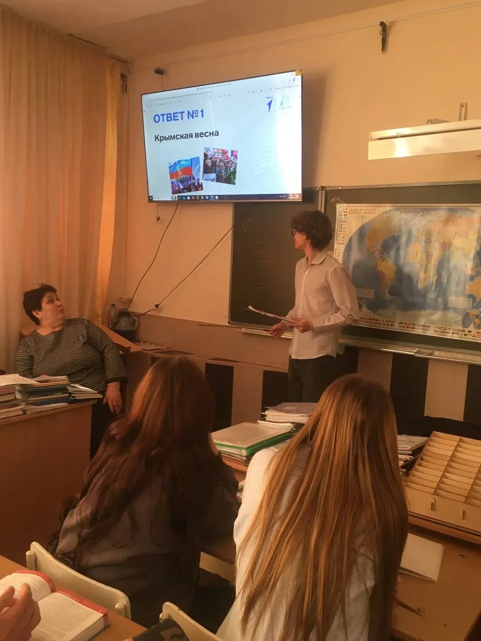 В этом году наша страна празднует 12 годовщину важного события новейшей истории - воссоединения полу