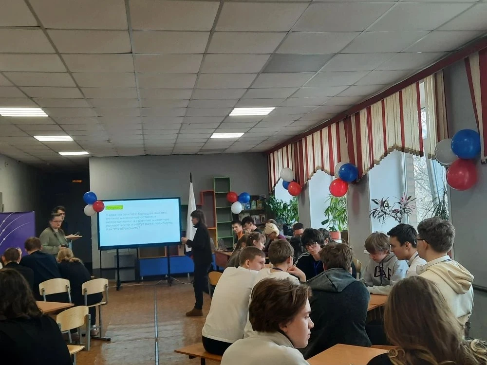 🚀 Ура, мы ПЕРВЫЕ!  Сегодня на научно-популярном квизе «Наука на районе», организованном физико-техни
