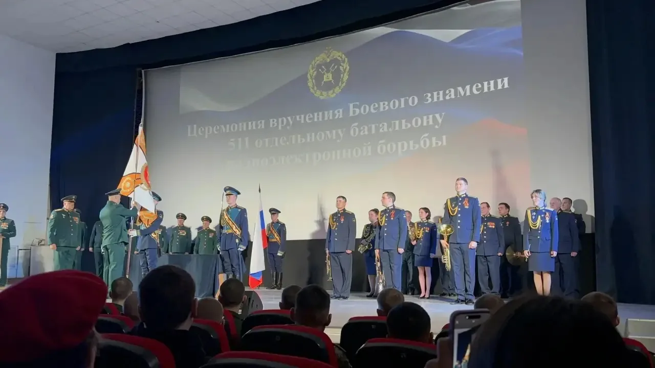 Сегодня, 21 марта, прошла церемония вручения Боевого знамени 511 отдельному батальону радиоэлектронн