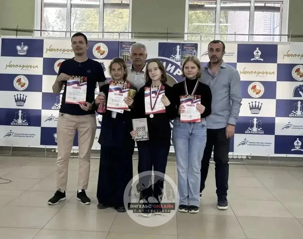 ♟Шахматисты из Энгельса завоевали золотую, серебряную и две бронзовые медали в Первенст...