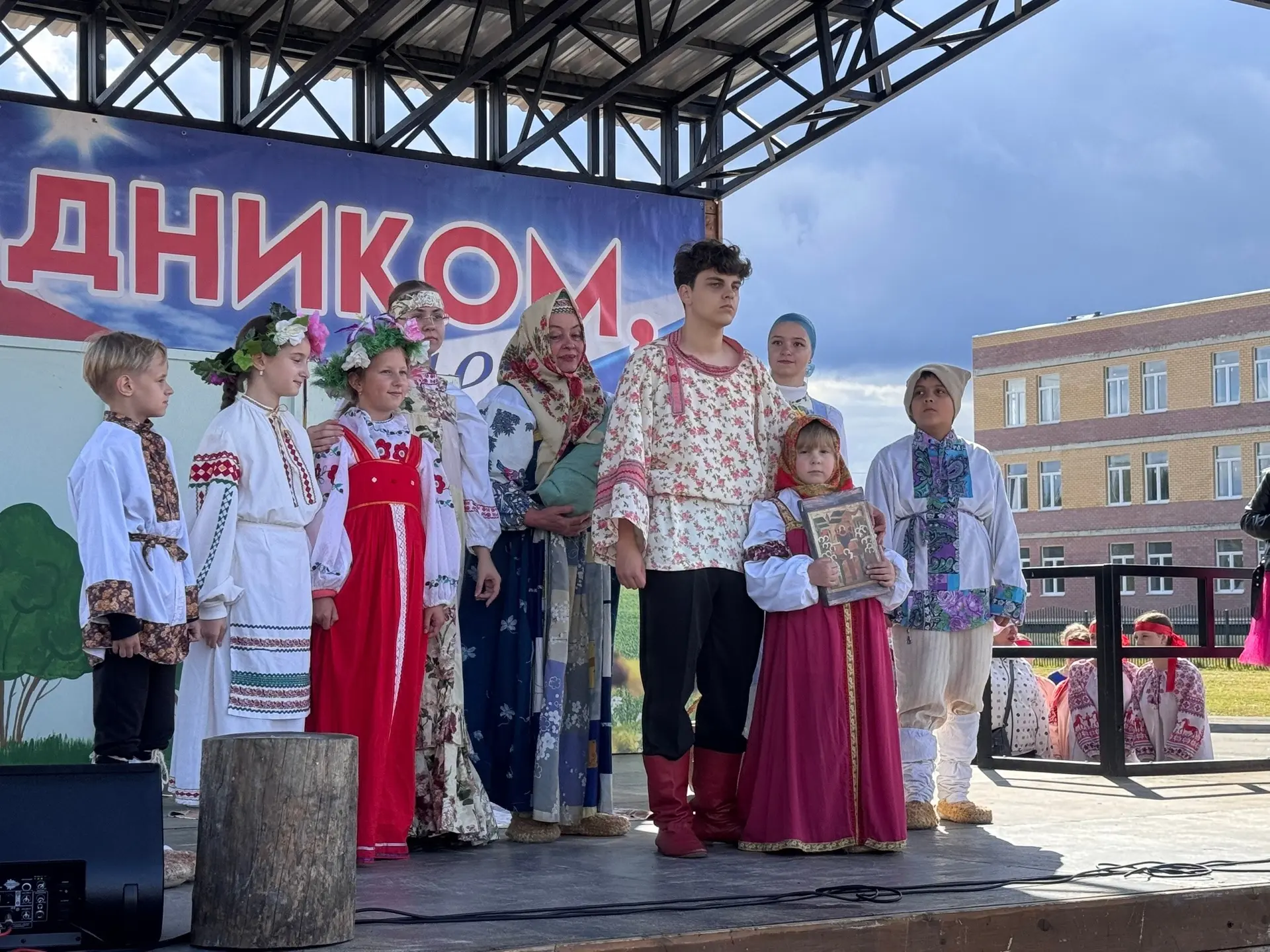 После фестиваля детского творчества «Музыкальная палитра» на сцене Бульвара Дружбы наро...