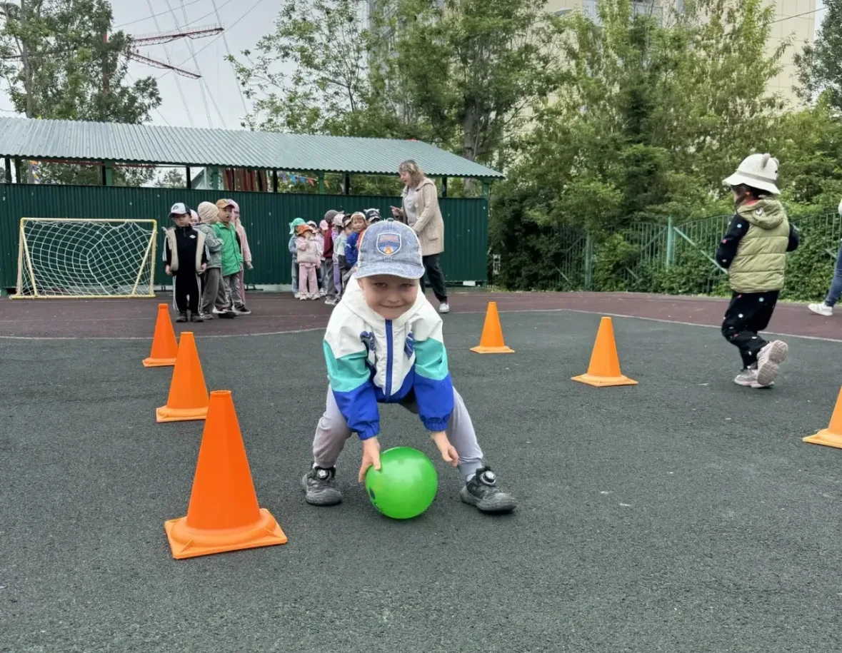🎉 Ура-ура! 🎉 Мы провели спортивный праздник среди детей средних групп — и он получился просто супе