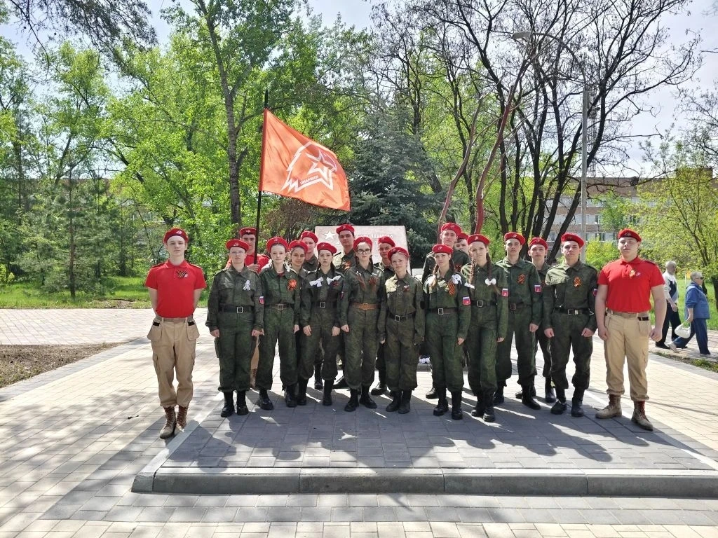 🫡9 мая юнармейский отряд "Память сердца" Школы-ЭКОТЕХ получил почётное право нести Вахту Памяти (Поч