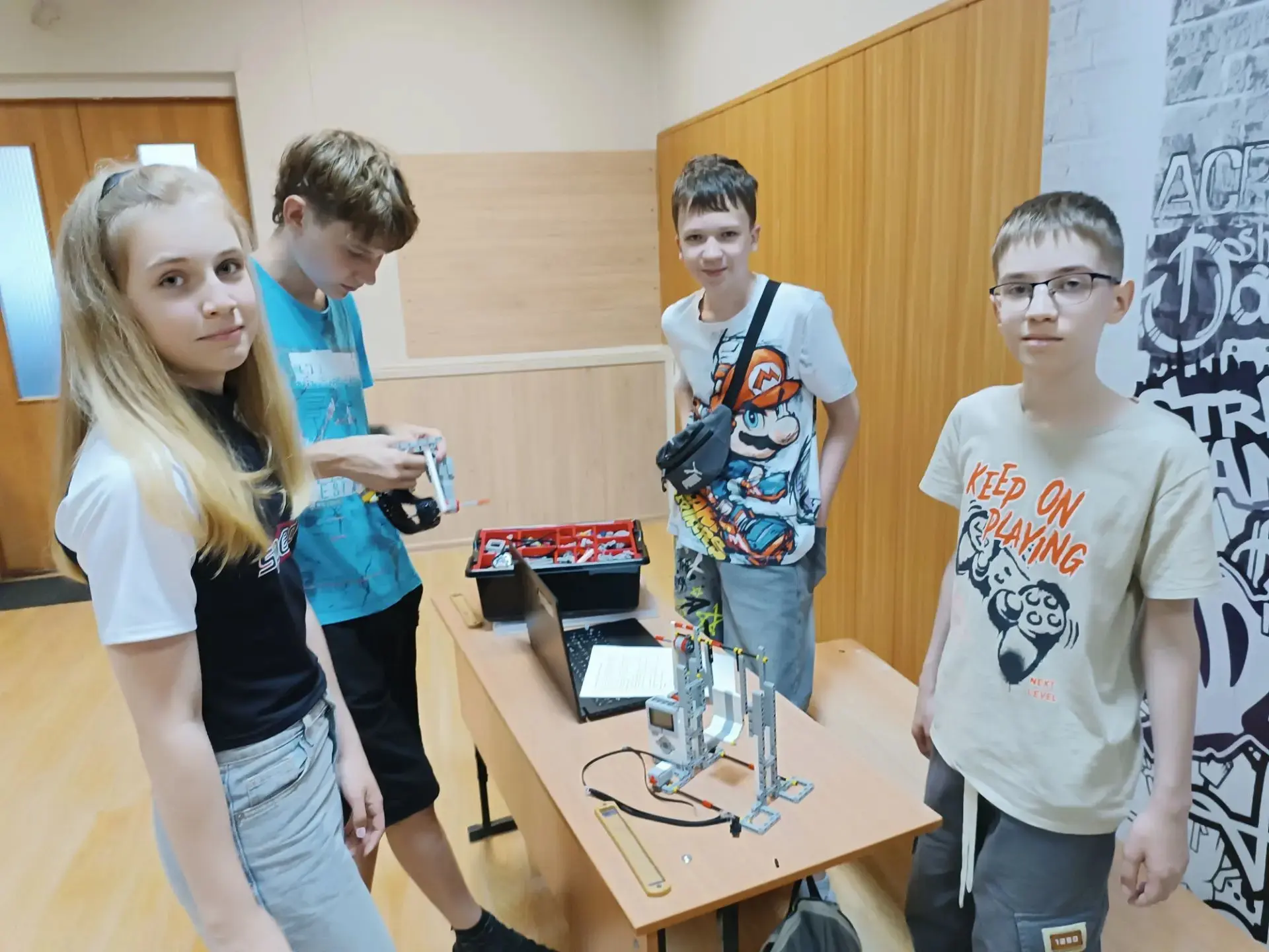 А это наша летняя школа инженеров в действии! Не только изобретают, но и соревнуются!

#199_лучшие 
