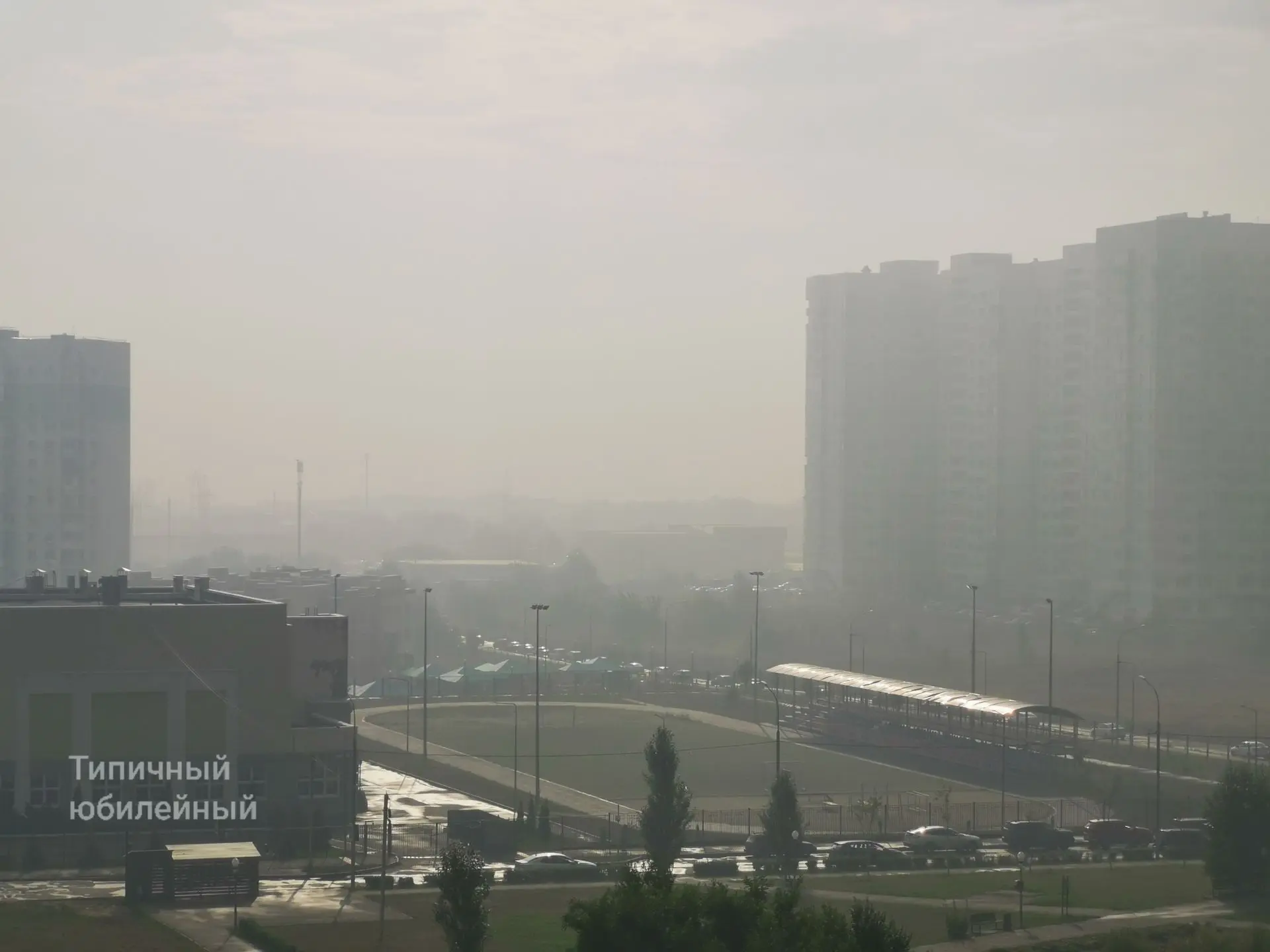Сегодня утром в городе такая едкая дымка и запах гари, что невозможно находиться на ули...