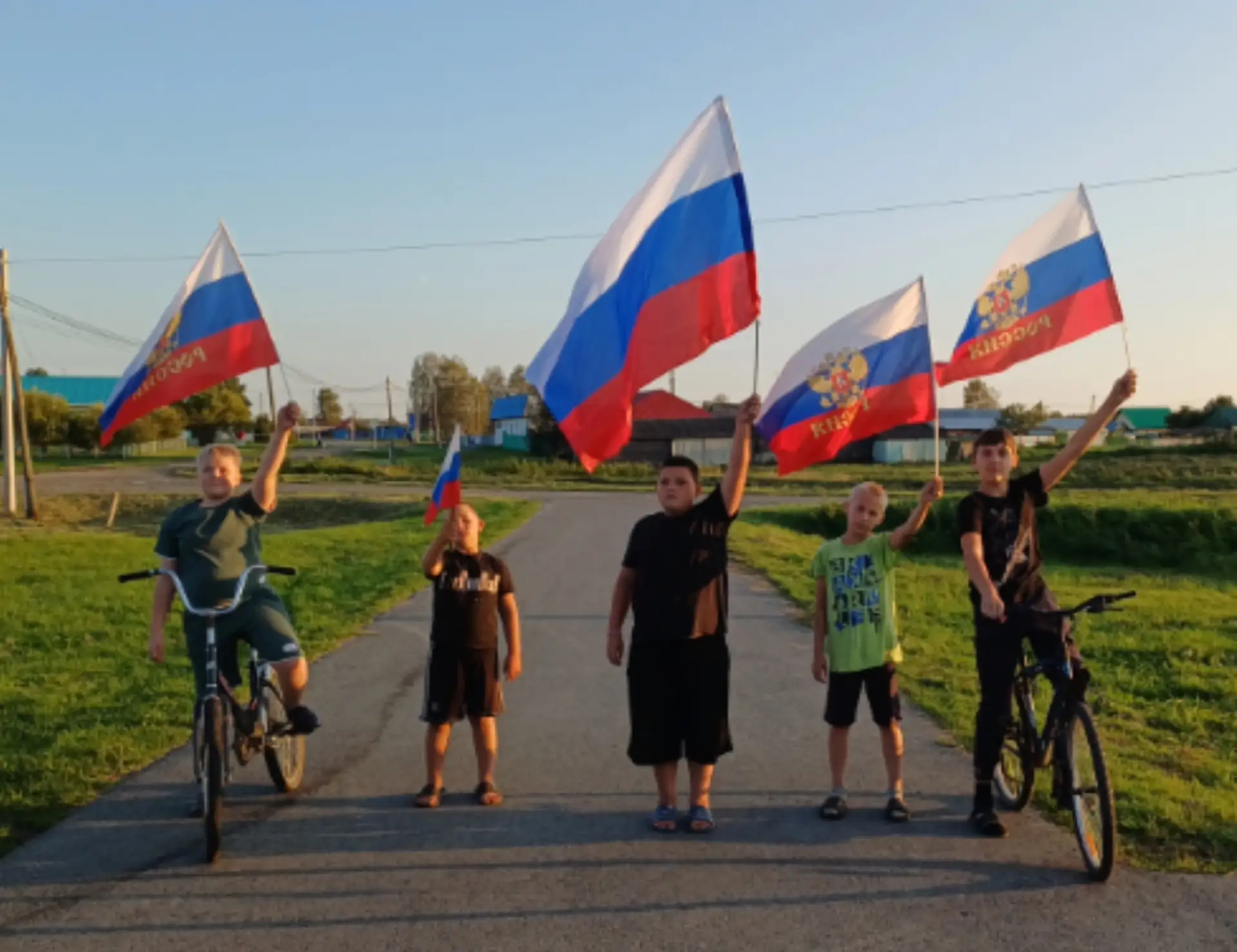 В преддверии Дня Государственного флага Российской Федерации, который ежегодно отмечает...