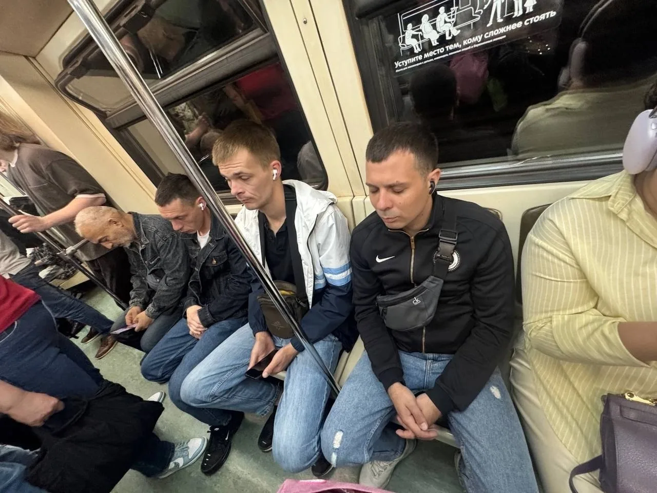 ✏️ В транспорте: Неужели пожилая женщина не умеет вежливо попросить? Если попросить спо...