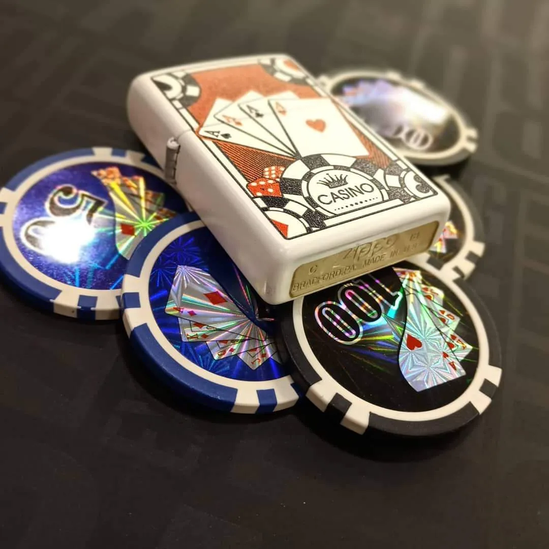 Zippo "Four Aces", White matte.