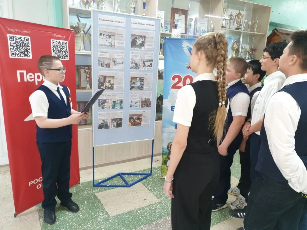 В МБОУ Багаевской СОШ3 организована фотовыставка "Медицинские подвиги в зоне боевых дей...