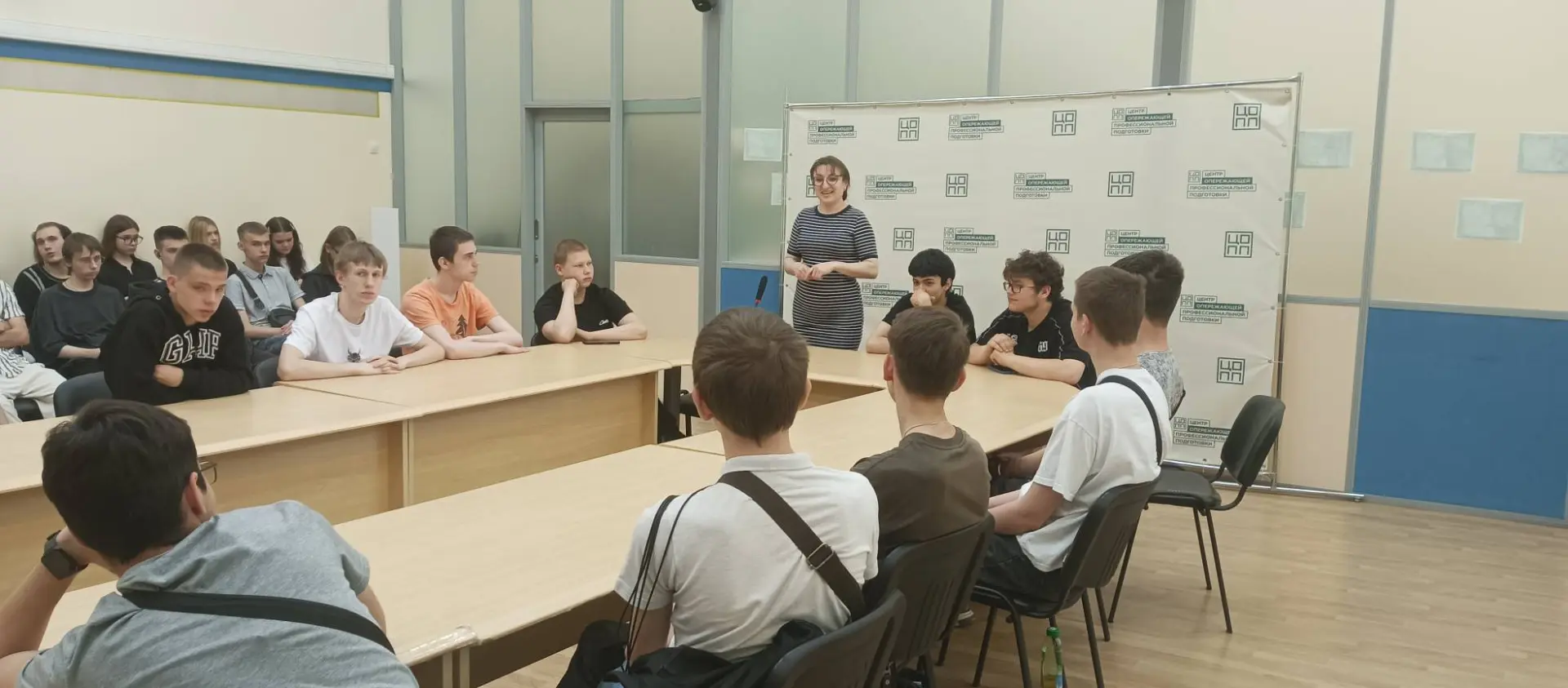 Простыми словами о сложном: в Тверском политехническом колледже прошла дискуссия о терроризме

25 ма