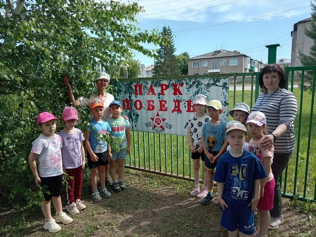 22 июня-День памяти и скорби, когда в нашей стране приспускаются государственные флаги и отменяются 