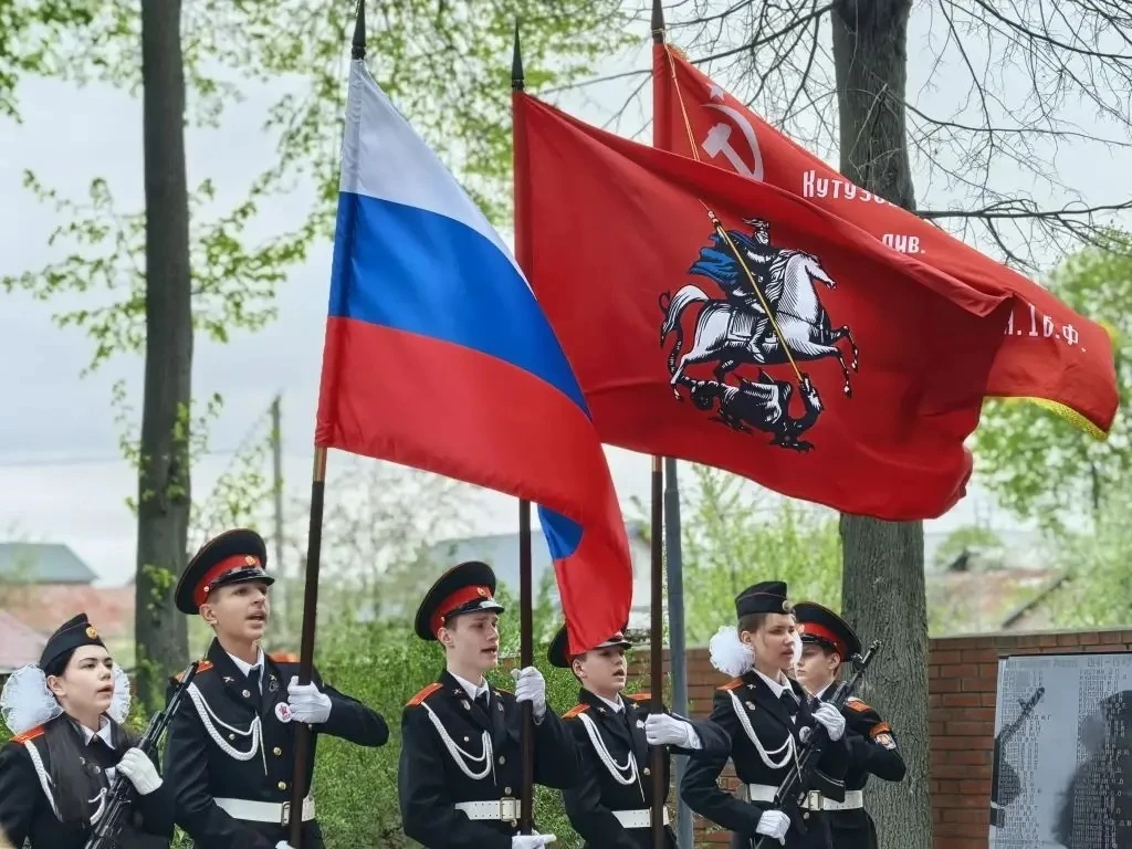 🇷🇺Память, которая живёт в сердце.   8 и 9 мая, по доброй традиции, кадеты-юнармейцы из отряда гварди