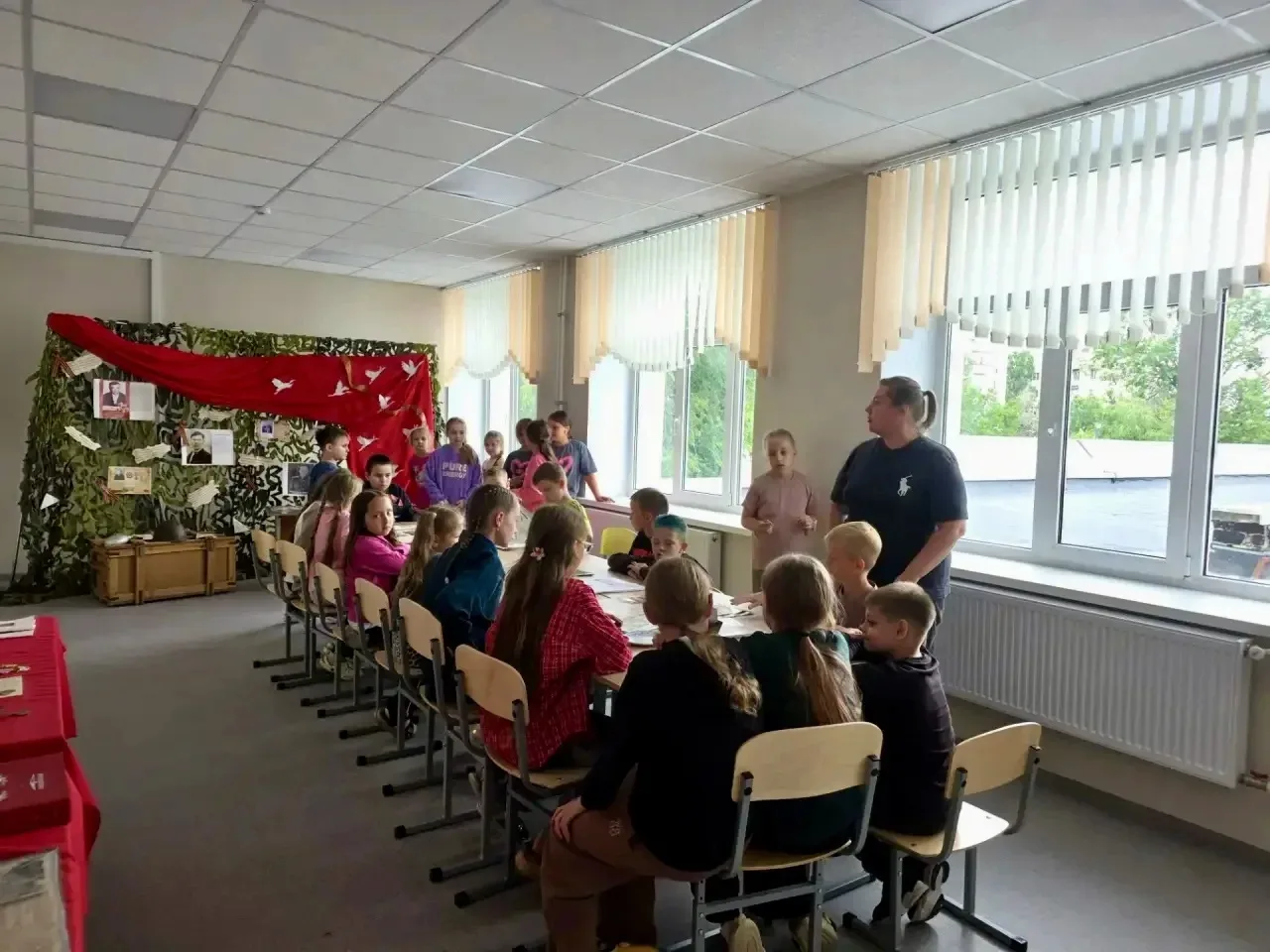 📌ПУТЕШЕСТВИЕ В ПРОШЛОЕ📌

 ✨Сегодня ребята пришкольного лагеря "Солнышко» посетили школьный музей. 