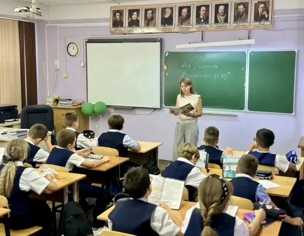 В гимназии прошла акции "Читаем детям о Великой Отечественной войне". ⭐️📖
