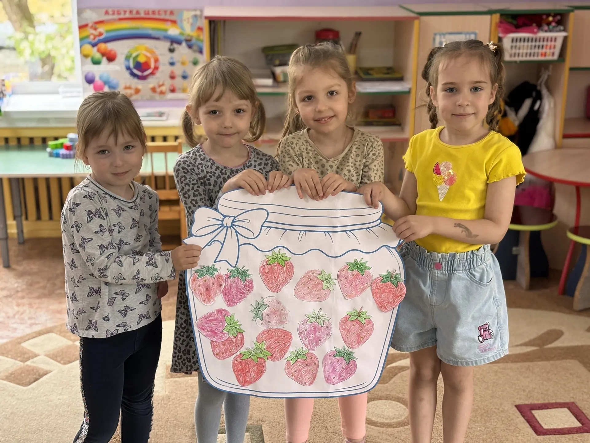🌈☀️Сегодня в средней группе «Почемучки» состоялся увлекательный праздник — День клубники.😍

✅Во вр