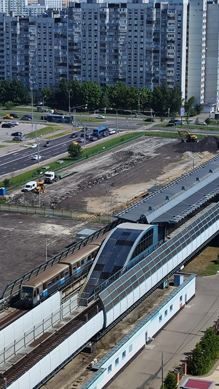 У соседей начали перестраивать перехватывающую парковку у станции «Бульвар Адмирала Уша...