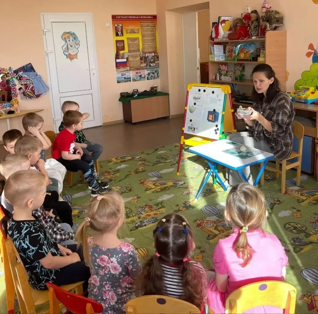 Знакомим детей с семикаракорской керамикой!
 В нашем детском саду регулярно ведется работа, посвящён