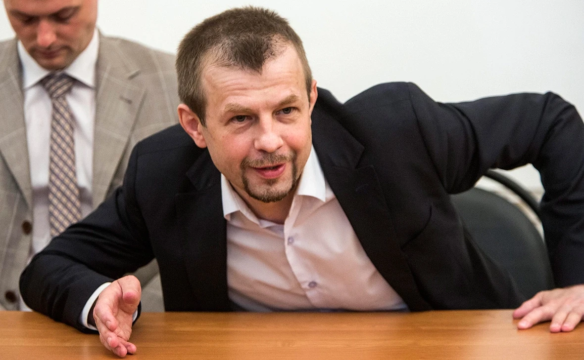 Такое впечатление, что экс-мэр Ярославля Евгений Урлашов конкретно застрял в ловушке политического м